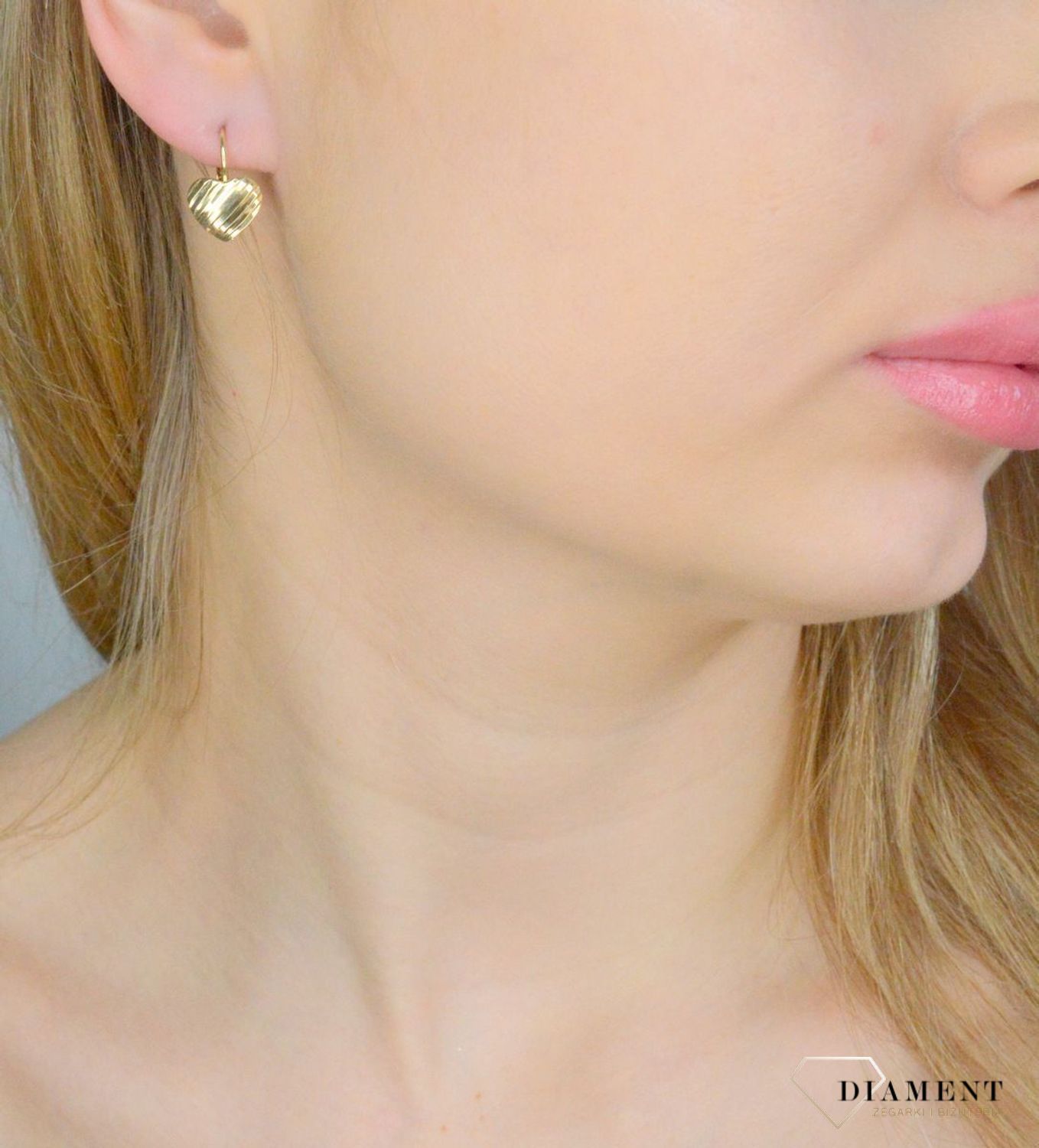 Złote kolczyki damskie 585 grawerowane serduszka KL 10141B.jpg